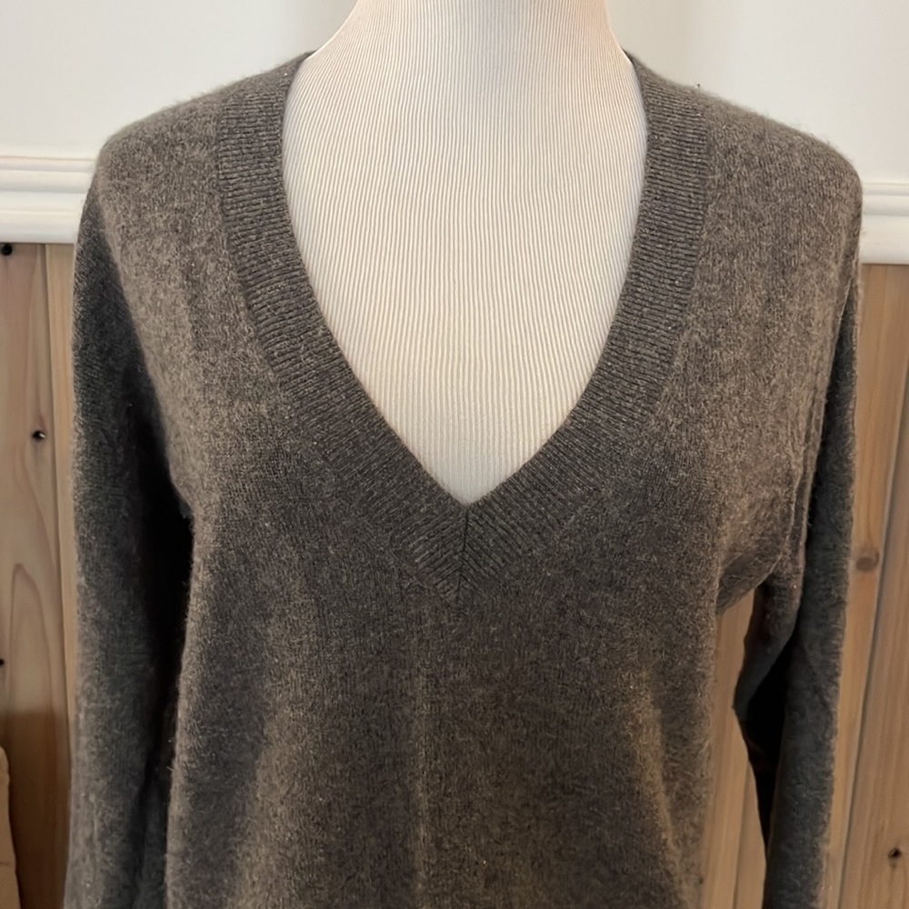 Banana republic 100% cashmere sweater v neck gray S - Picture 2 of 5